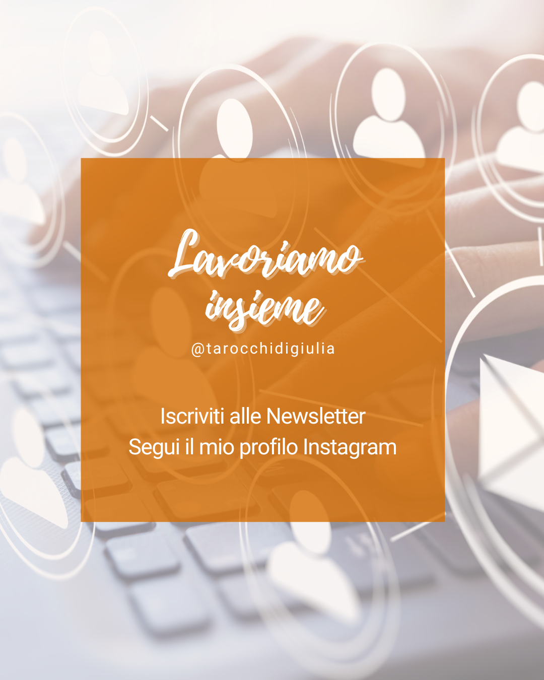 Un computer come simbolo delle newsletter che propongo all'utente che legge le carte.